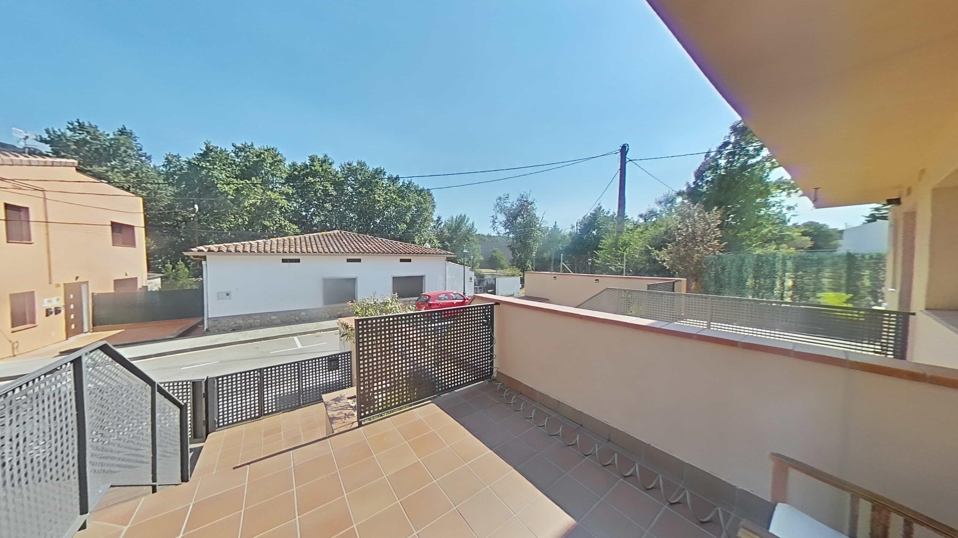 Imagen 18 Casa Pareada en venta en Gualba / Casa luminosa con jardín y vistas al Montseny en Gualba 