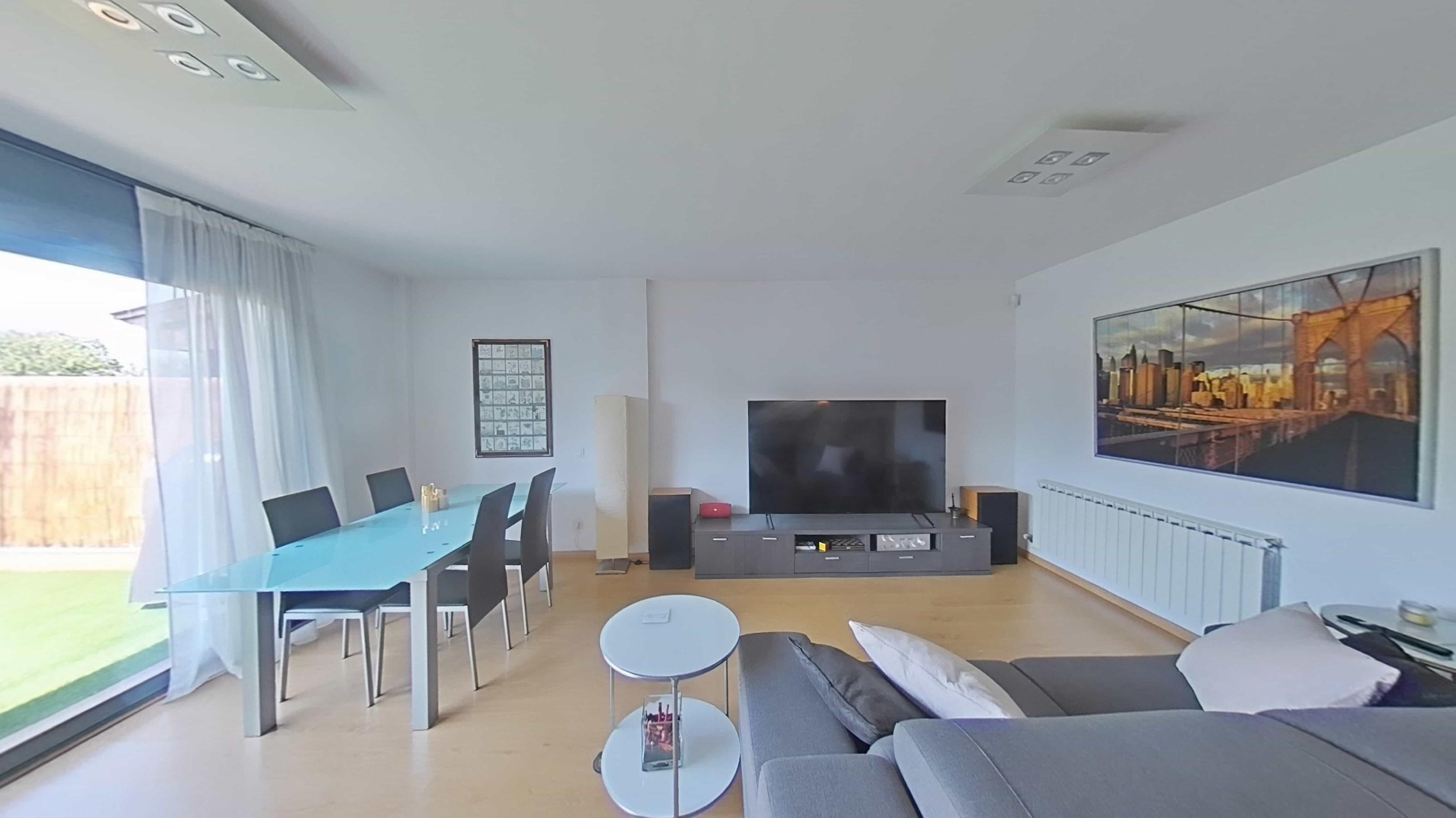 Imagen 1 Casa Pareada en venta en Gualba / Casa luminosa con jardín y vistas al Montseny en Gualba 
