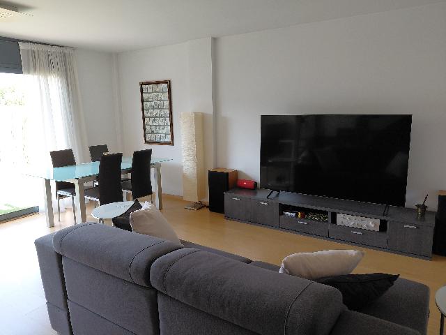 Imagen 4 Inmueble 304379 - Casa Pareada en venta en Gualba / Casa luminosa con jardín y vistas al Montseny en Gualba 