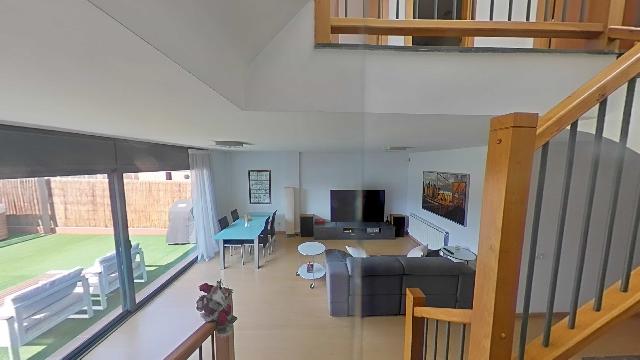 Imagen 2 Inmueble 304379 - Casa Pareada en venta en Gualba / Casa luminosa con jardín y vistas al Montseny en Gualba 