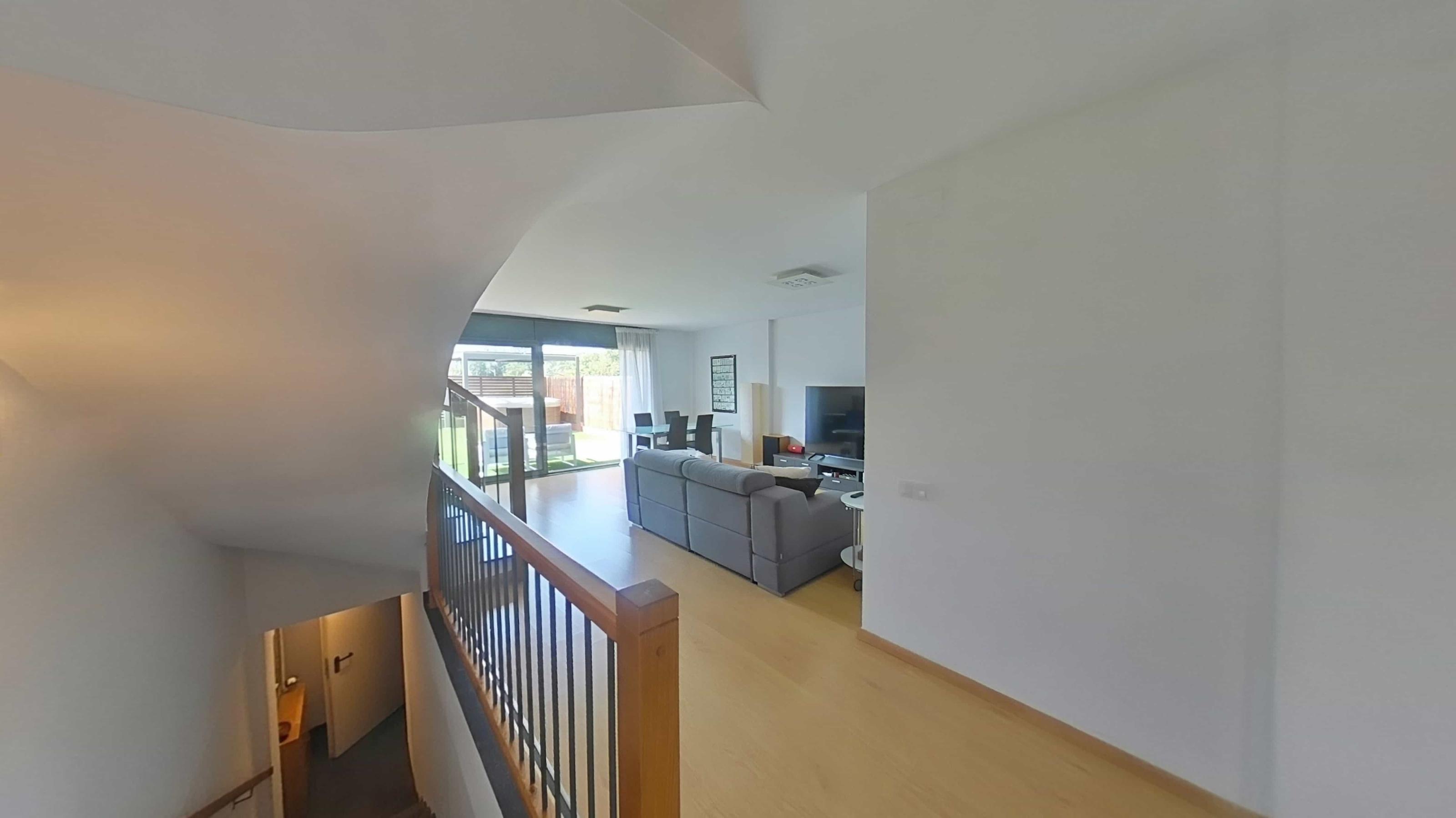 Imagen 6 Casa Pareada en venta en Gualba / Casa luminosa con jardín y vistas al Montseny en Gualba 