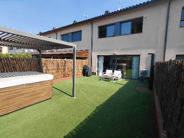 Imagen 2 Inmueble 304379 - Casa Pareada en venta en Gualba / Casa luminosa con jardín y vistas al Montseny en Gualba 