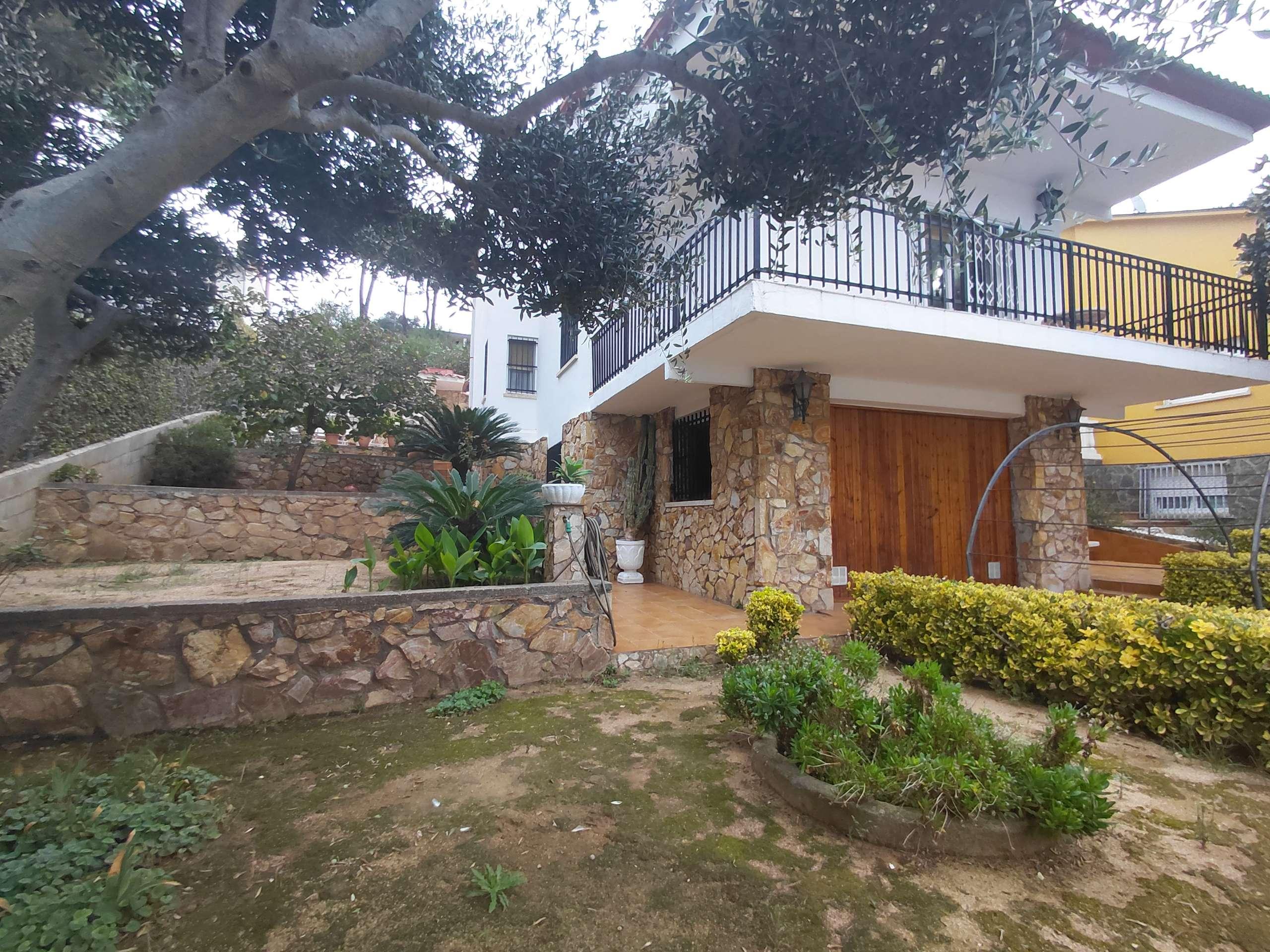 Imagen 1 Casa en venta en Sant Fost De Campsentelles / Gran casa con piscina a 10 min. de Badalona