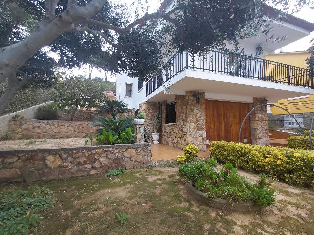 Imagen 1 Inmueble 306402 - Casa en venta en Sant Fost De Campsentelles / Gran casa con piscina a 10 min. de Badalona
