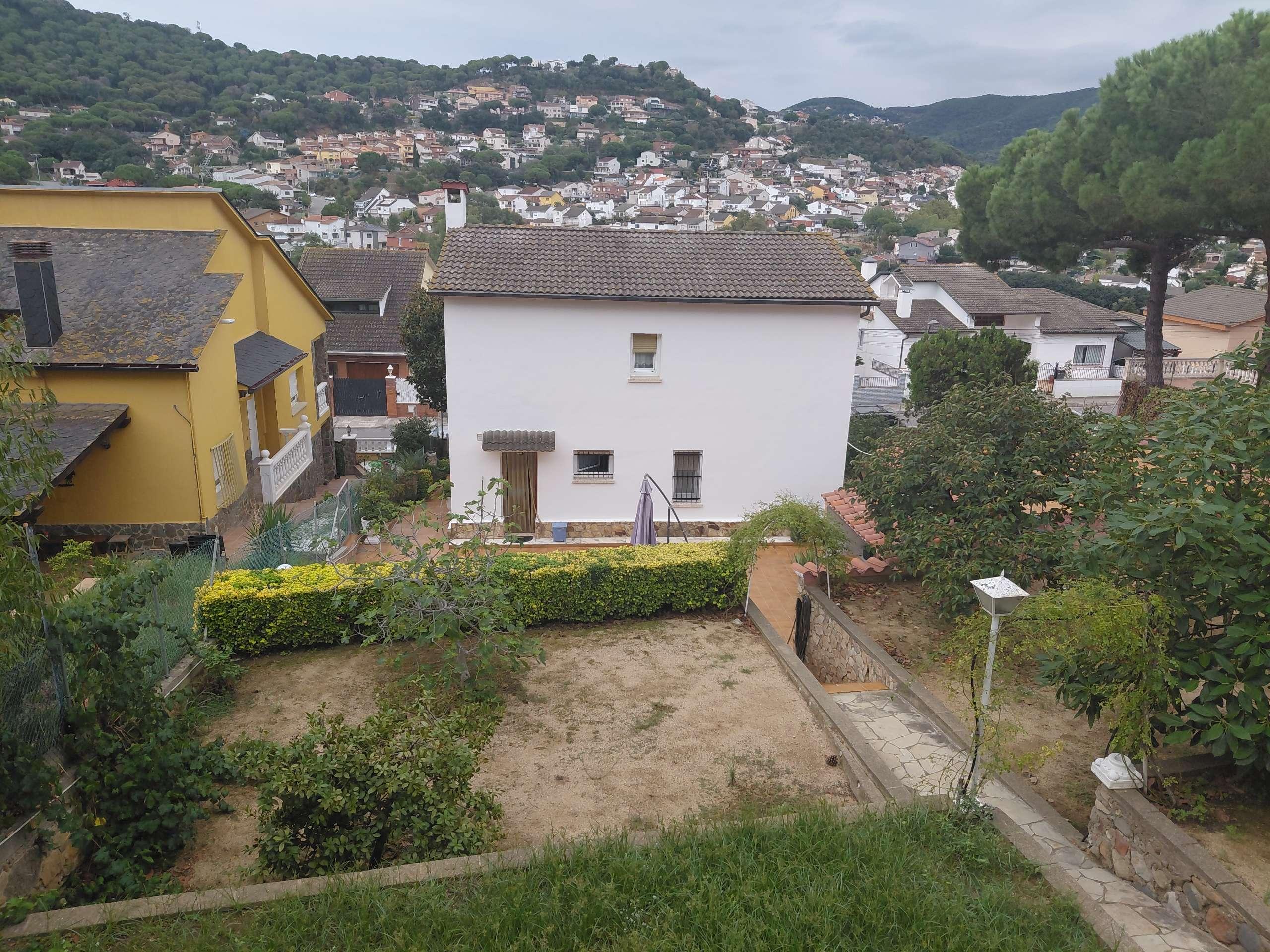 Imagen 10 Casa en venta en Sant Fost De Campsentelles / Gran casa con piscina a 10 min. de Badalona