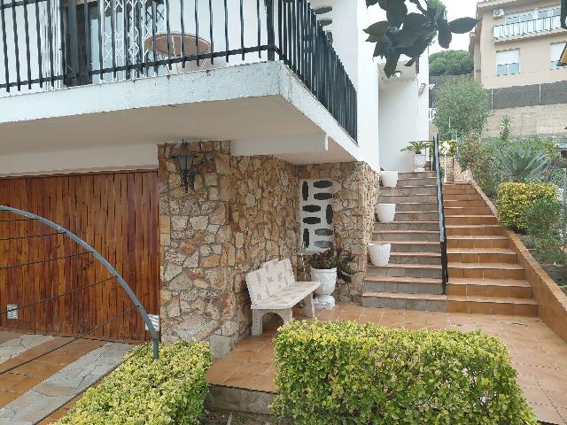 Imagen 2 Inmueble 306402 - Casa en venta en Sant Fost De Campsentelles / Gran casa con piscina a 10 min. de Badalona