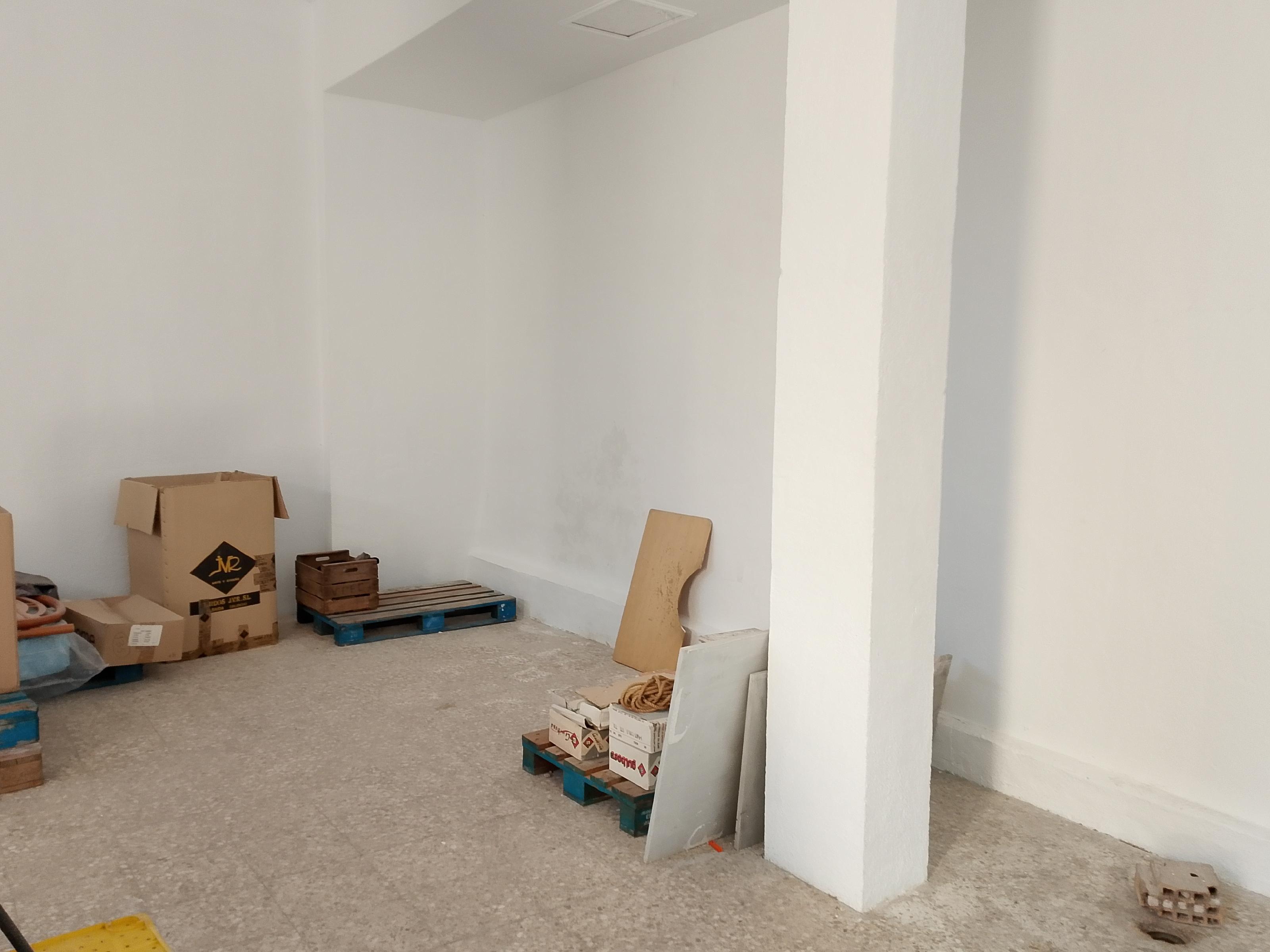 Imagen 5 Local Comercial en venta en Alcora L´ /   Espacio suficiente para cuatro coches ,  en  e...