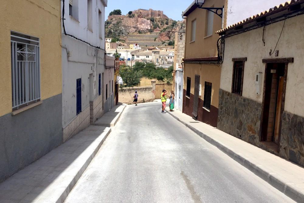 Imagen 12 Casa Adosada en venta en Onda /   Barrio del tosalet, justamente detrás del castillo.