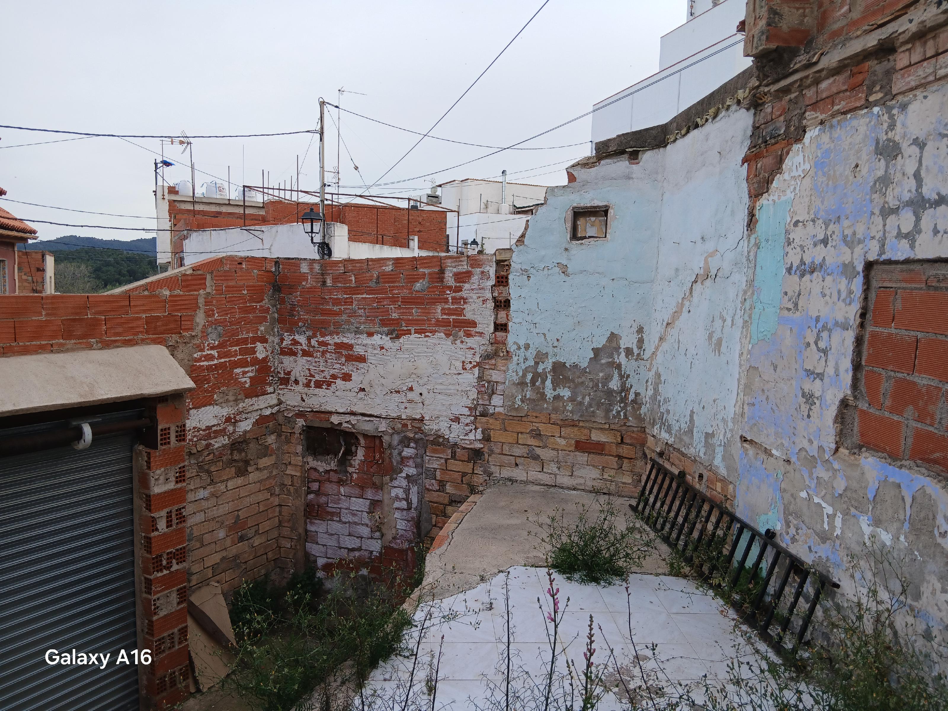 Imagen 1 Casa Pareada en venta en Onda /  Urbanización tranquila en una buena zona, Oportunidad