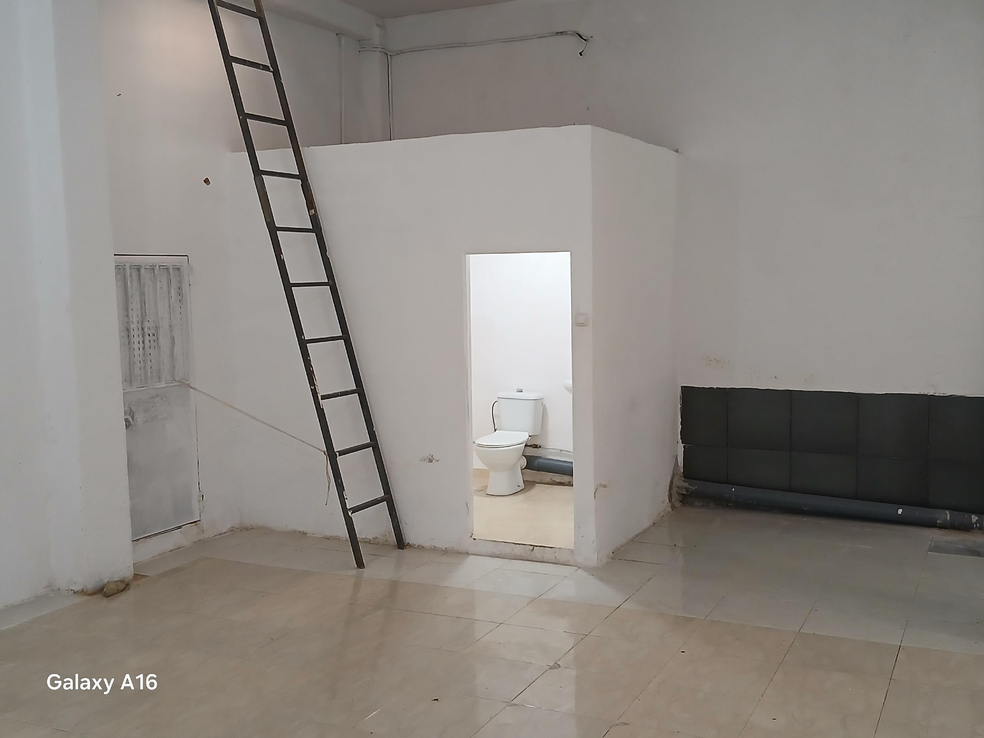 Imagen 2 Local Comercial en venta en Borriana/burriana /  Ubicado en zona de entrada y salida. Apto...