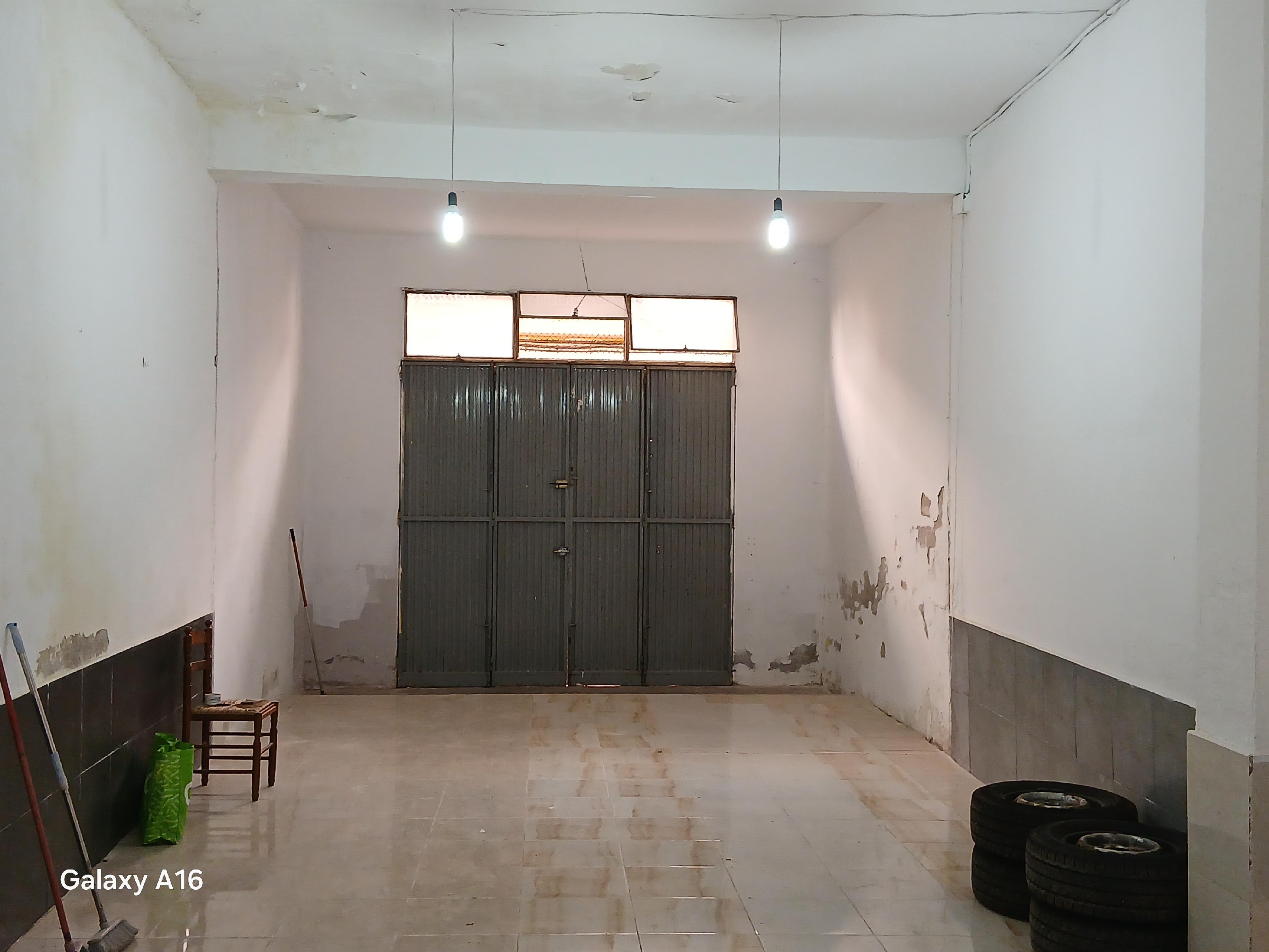 Imagen 3 Local Comercial en venta en Borriana/burriana /  Ubicado en zona de entrada y salida. Apto...