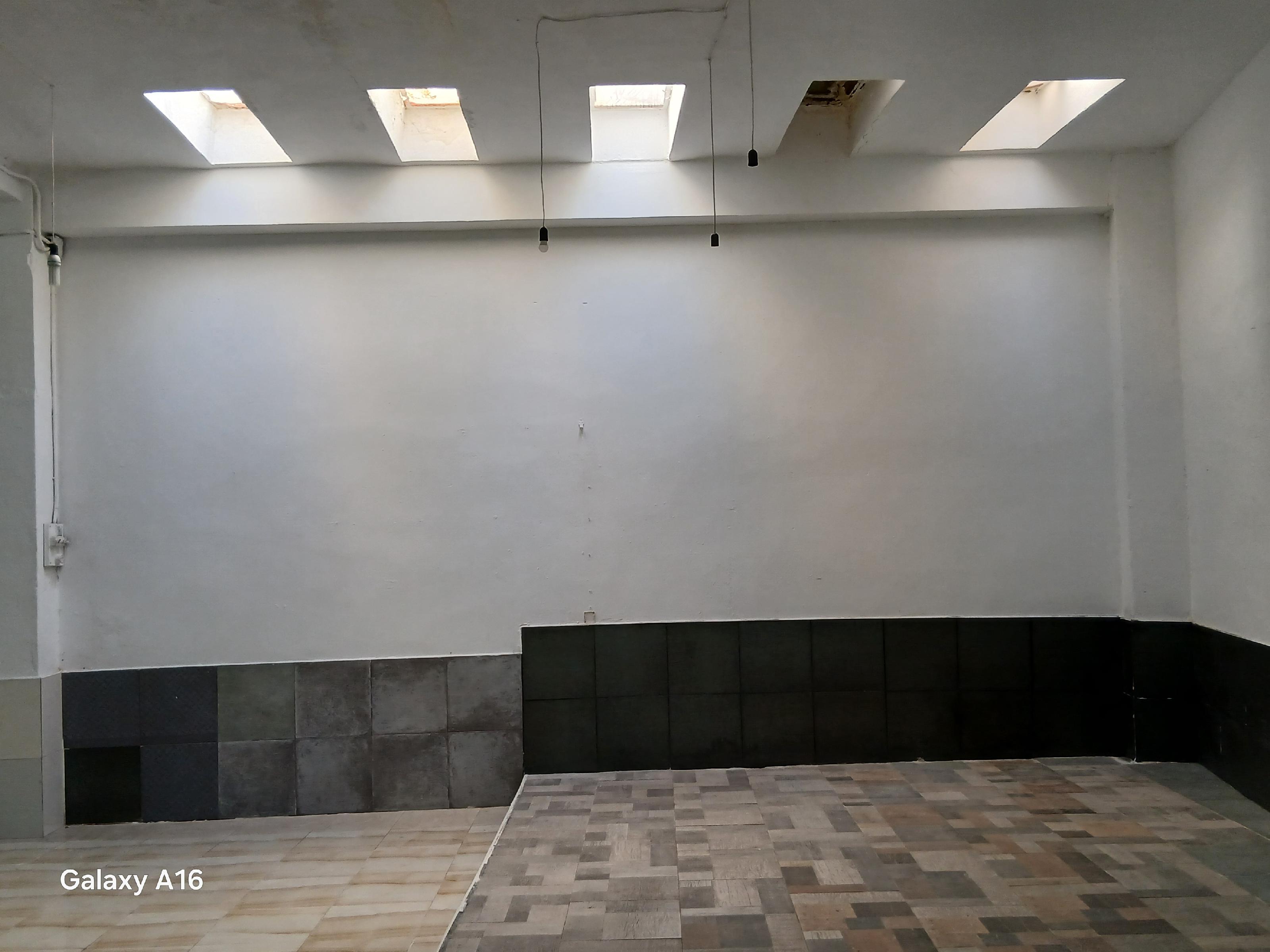 Imagen 5 Local Comercial en venta en Borriana/burriana /  Ubicado en zona de entrada y salida. Apto...