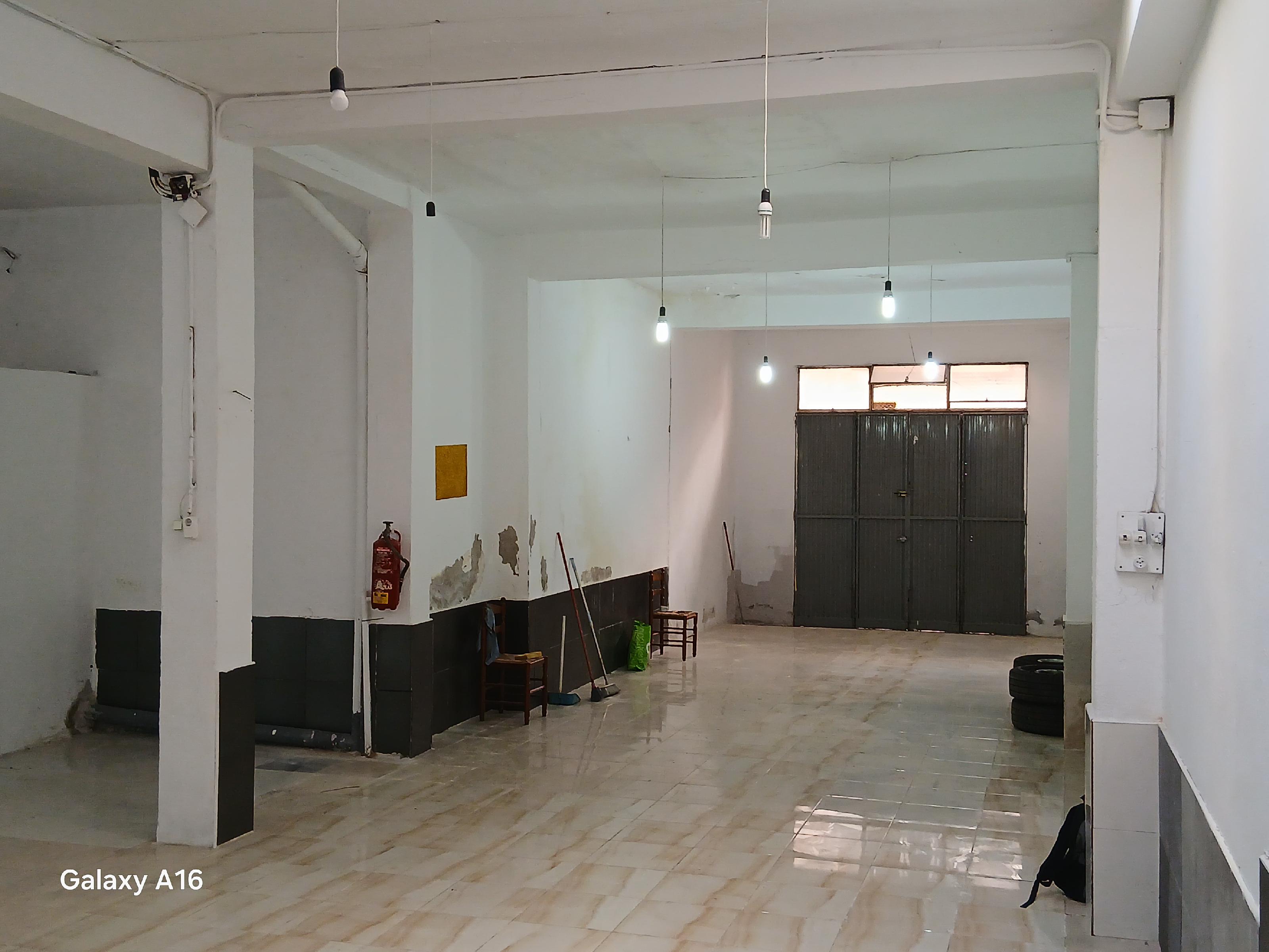 Imagen 1 Local Comercial en venta en Borriana/burriana /  Ubicado en zona de entrada y salida. Apto...