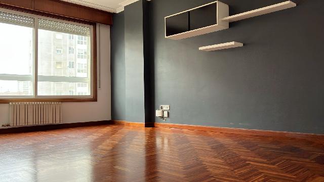 Imagen 2 Inmueble 301305 - Apartamento en alquiler en Vigo / Coia cercanias al estadio Balaidos con plaza de garage