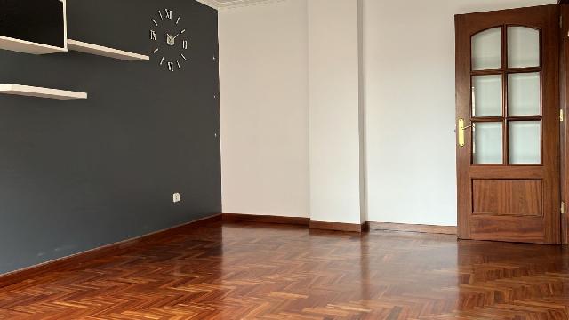 Imagen 4 Inmueble 301305 - Apartamento en alquiler en Vigo / Coia cercanias al estadio Balaidos con plaza de garage