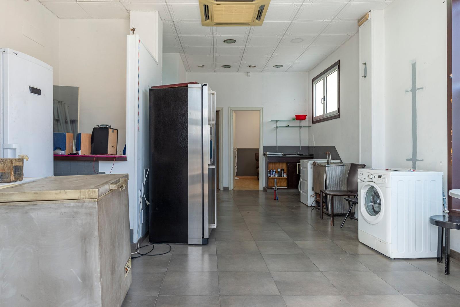 Imagen 18 Local Comercial en venta en Vigo / Zona Ramon Neto