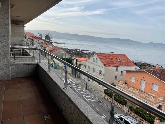Imagen 1 Inmueble 302542 - Apartamento en alquiler en Sanxenxo / Frente a la playa de Carabuxeiras 