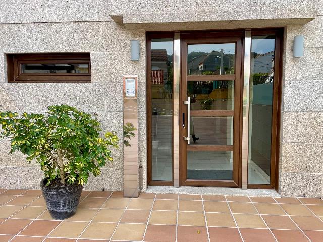 Imagen 1 Inmueble 302610 - Apartamento en alquiler en Sanxenxo / Frente a la playa de Carabuxeiras 