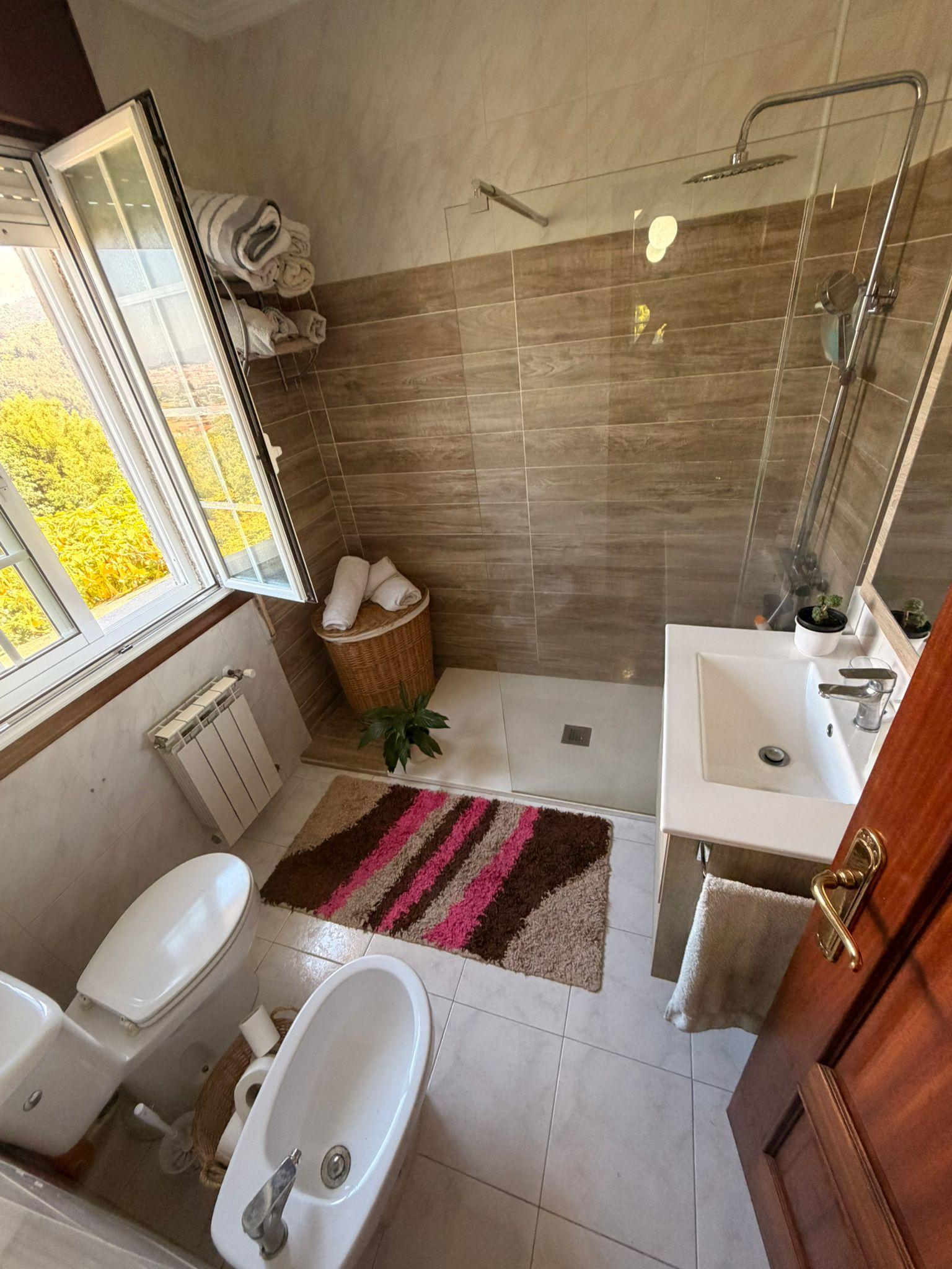 Imagen 12 Casa Aislada en venta en Vigo / Frente al parque de Fragoselo 