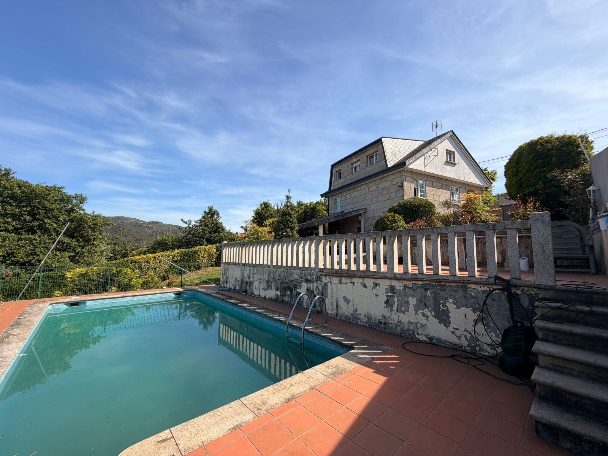 Imagen 20 Casa Aislada en venta en Vigo / Frente al parque de Fragoselo 