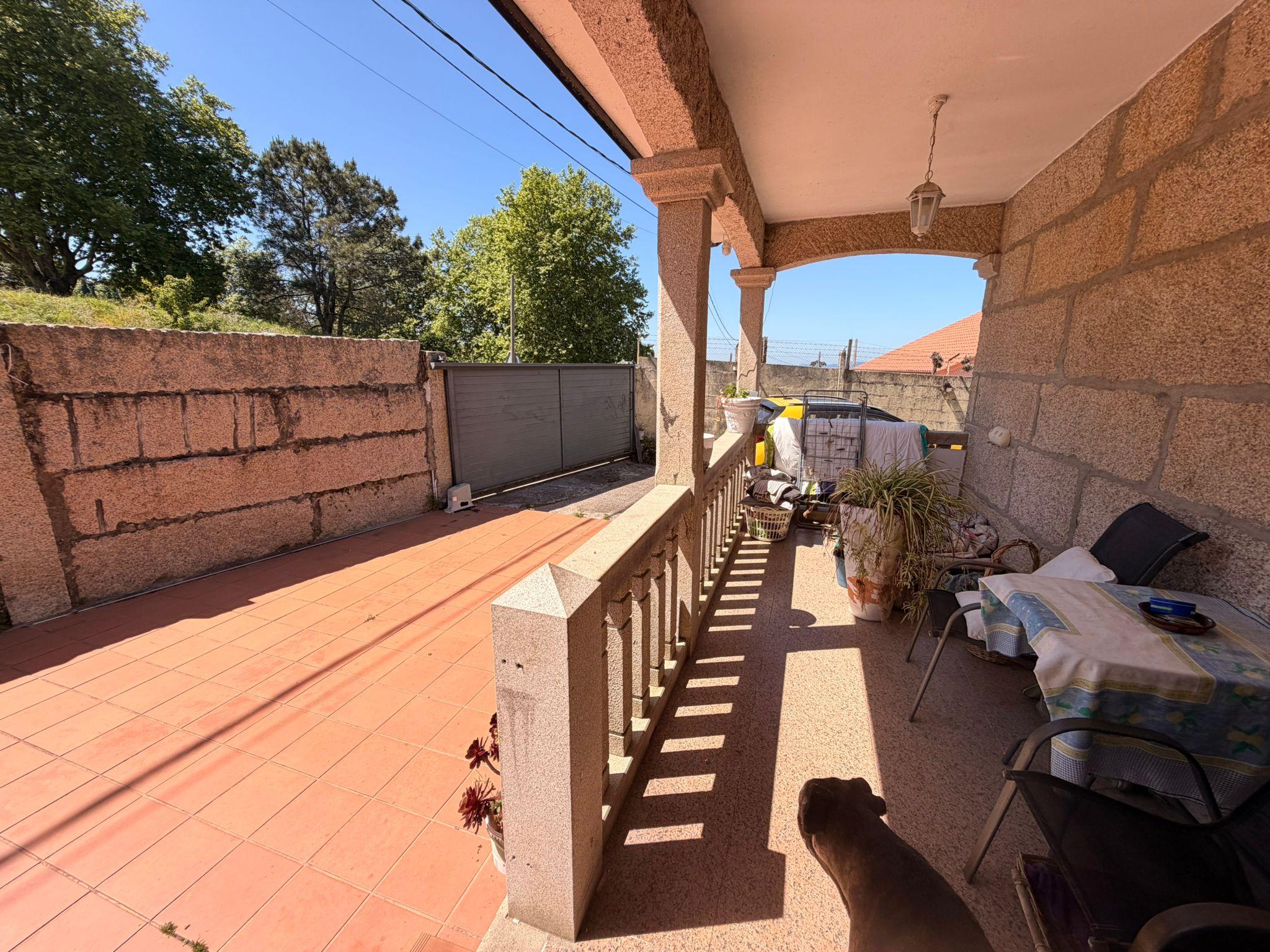 Imagen 3 Casa Aislada en venta en Vigo / Frente al parque de Fragoselo 