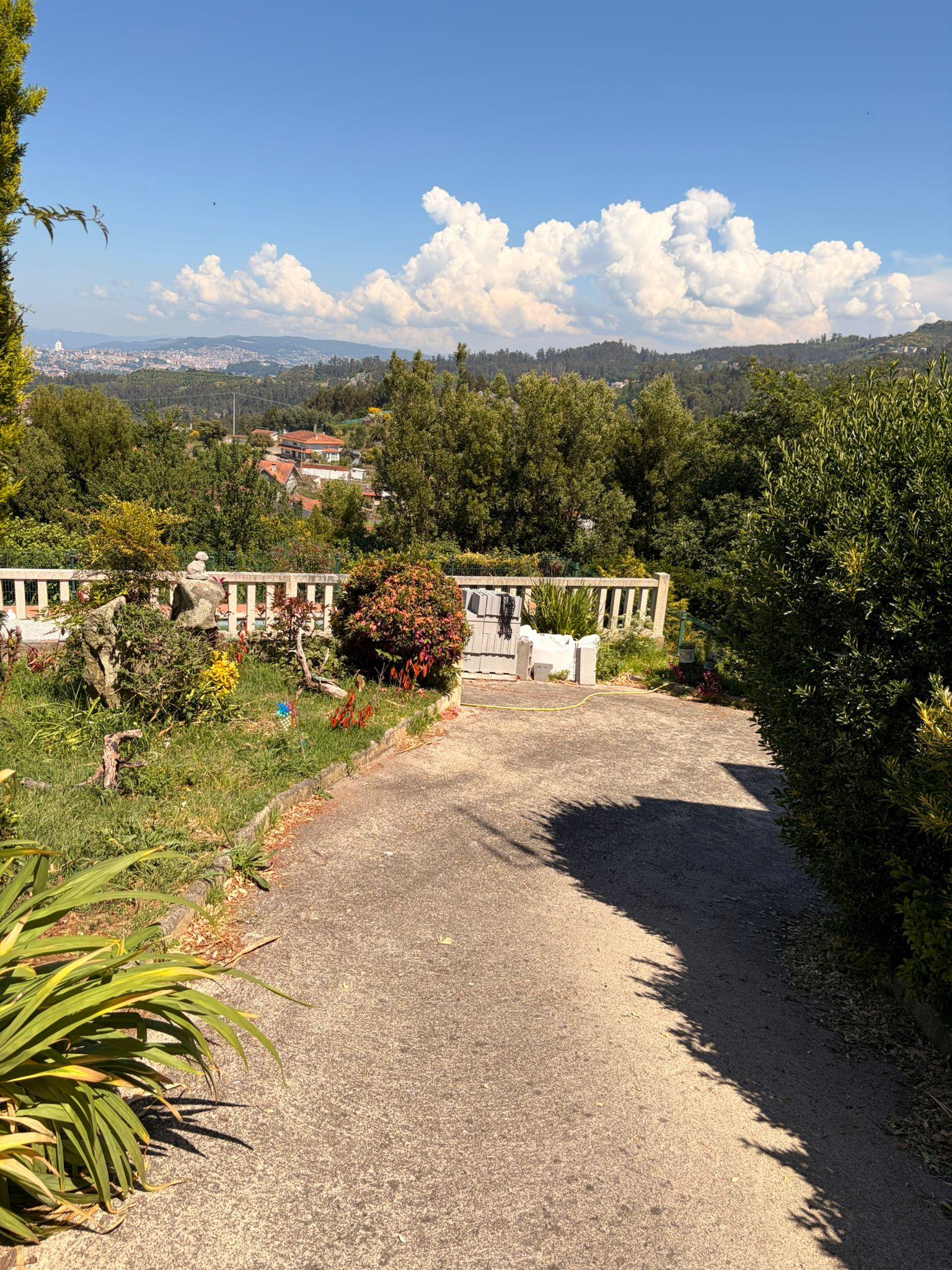 Imagen 8 Casa Aislada en venta en Vigo / Frente al parque de Fragoselo 