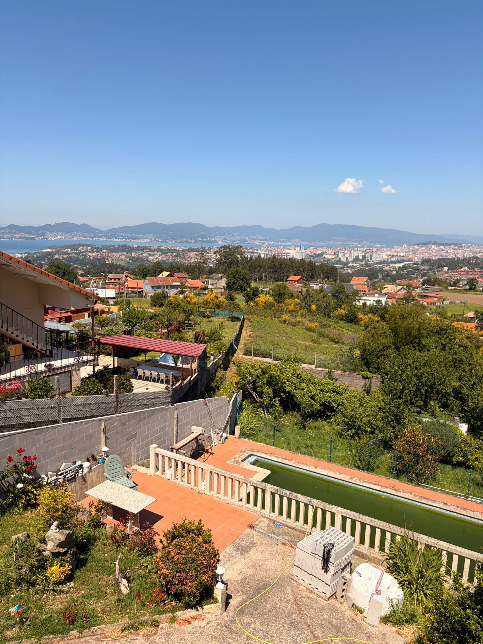 Imagen 6 Casa Aislada en venta en Vigo / Frente al parque de Fragoselo 