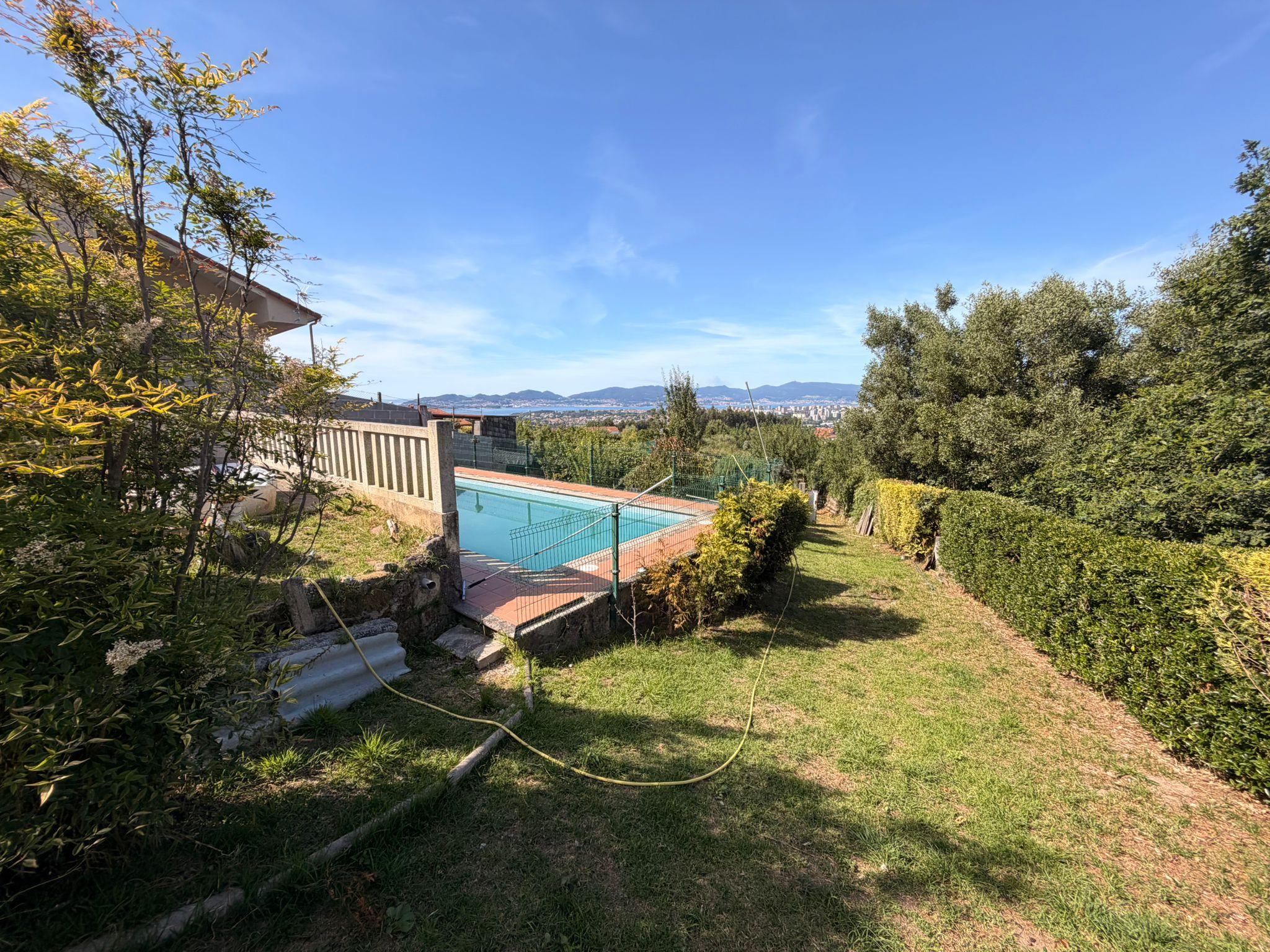 Imagen 25 Casa Aislada en venta en Vigo / Frente al parque de Fragoselo 