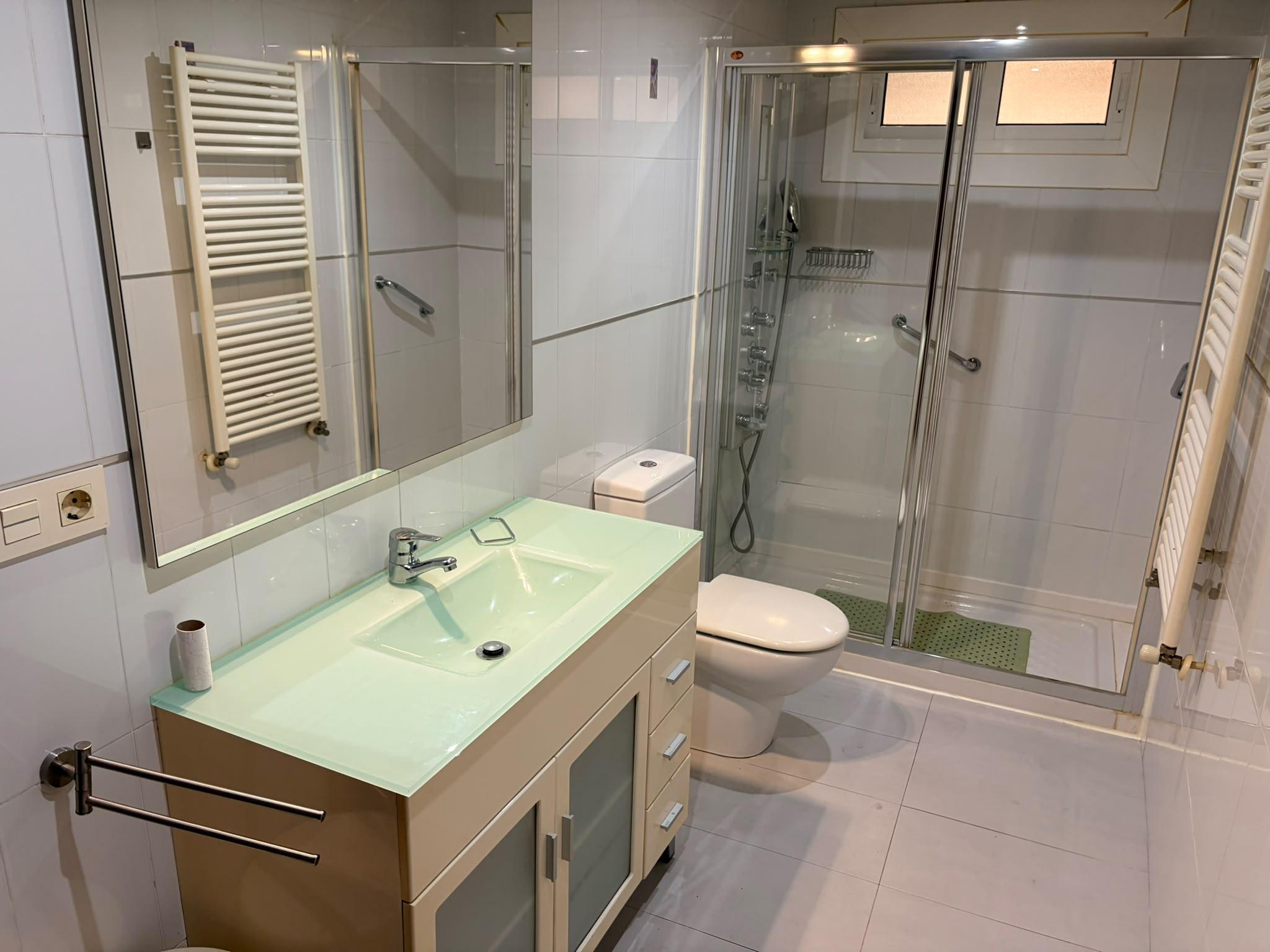 Imagen 13 Piso en venta en Vigo / Sobre Av Camelias cerca de parque O Castro