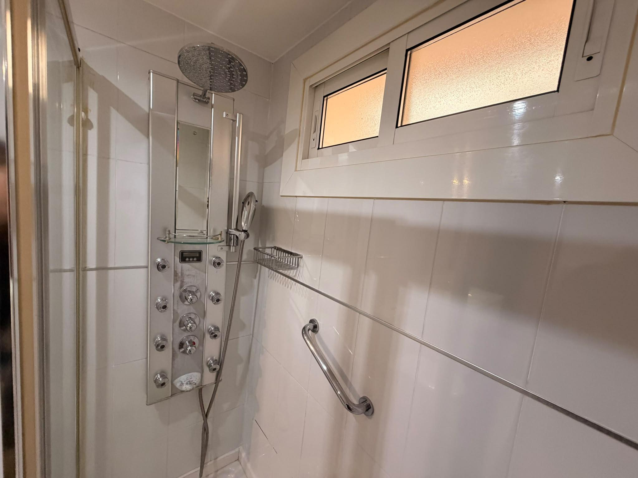 Imagen 17 Piso en venta en Vigo / Sobre Av Camelias cerca de parque O Castro