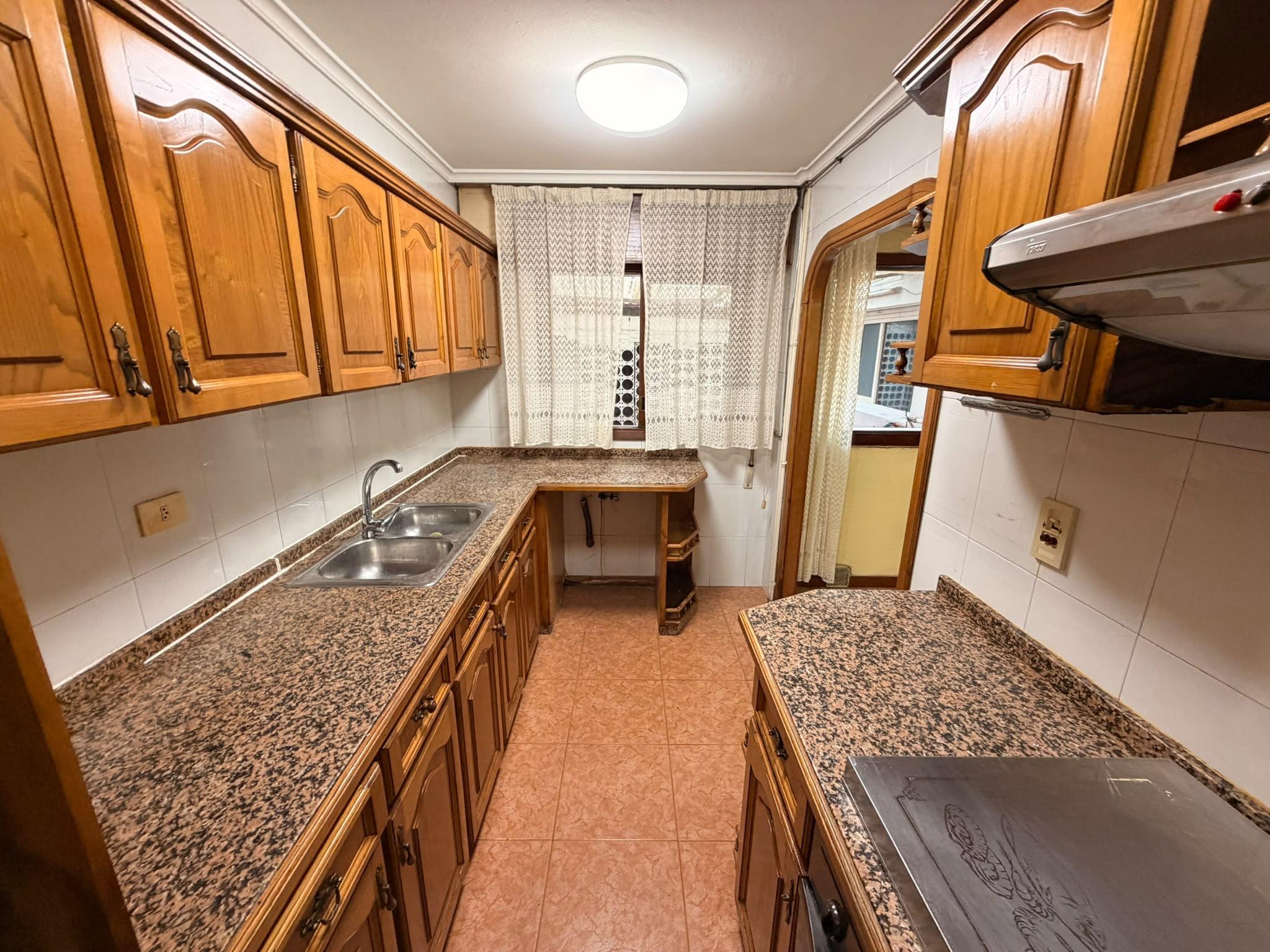 Imagen 5 Piso en venta en Vigo / Sobre Av Camelias cerca de parque O Castro