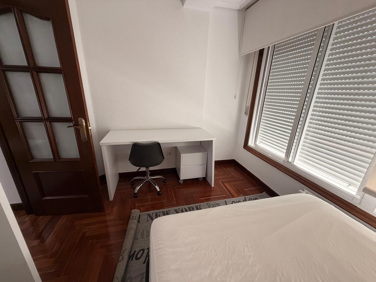 Imagen 2 Apartamento en alquiler en Vigo / A solo 100 mts de peritos