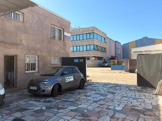 Imagen 2 Inmueble 305514 - Local Industrial en venta en Vigo / En el parque industrial Caramuxo