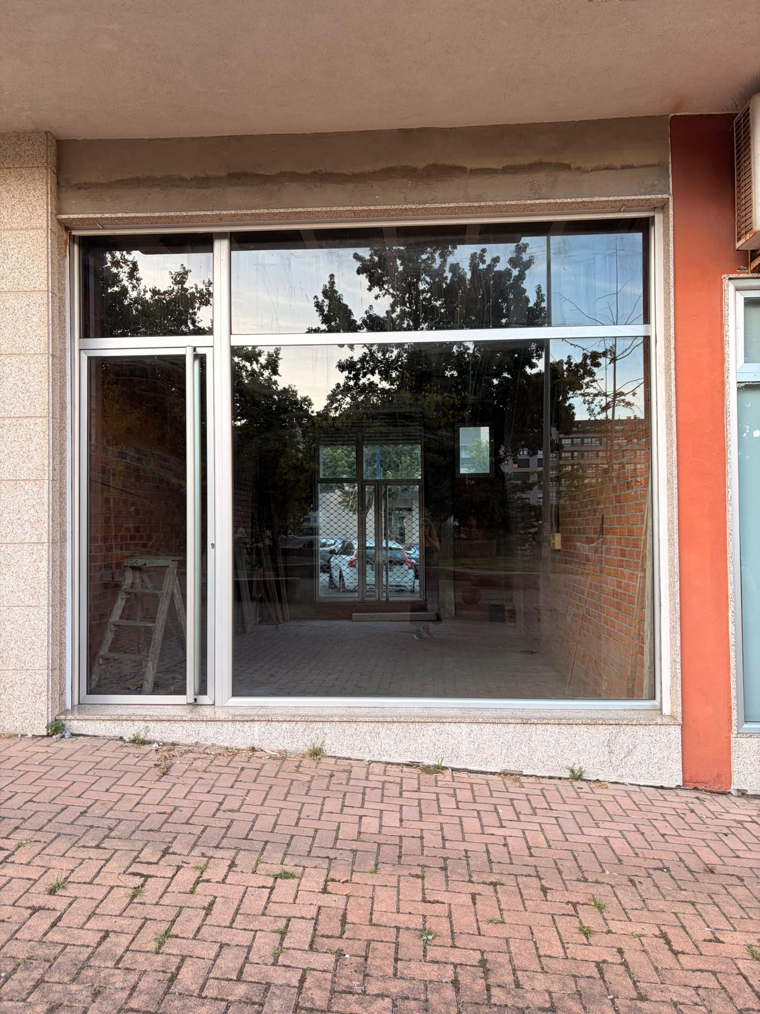 Imagen 2 Local Comercial en alquiler en Vigo / En el corazon de la plaza de la Miñoca