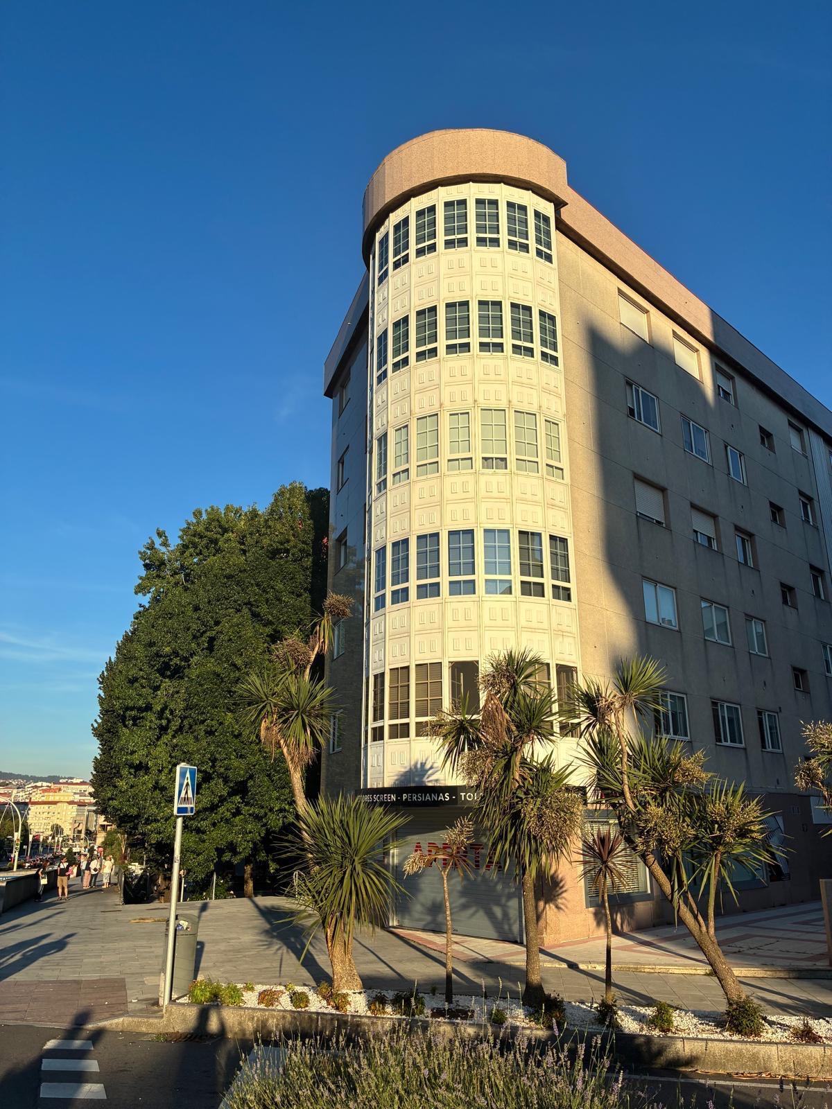 Imagen 2 Piso en venta en Vigo / En Castelao a 200 mts de plaza America
