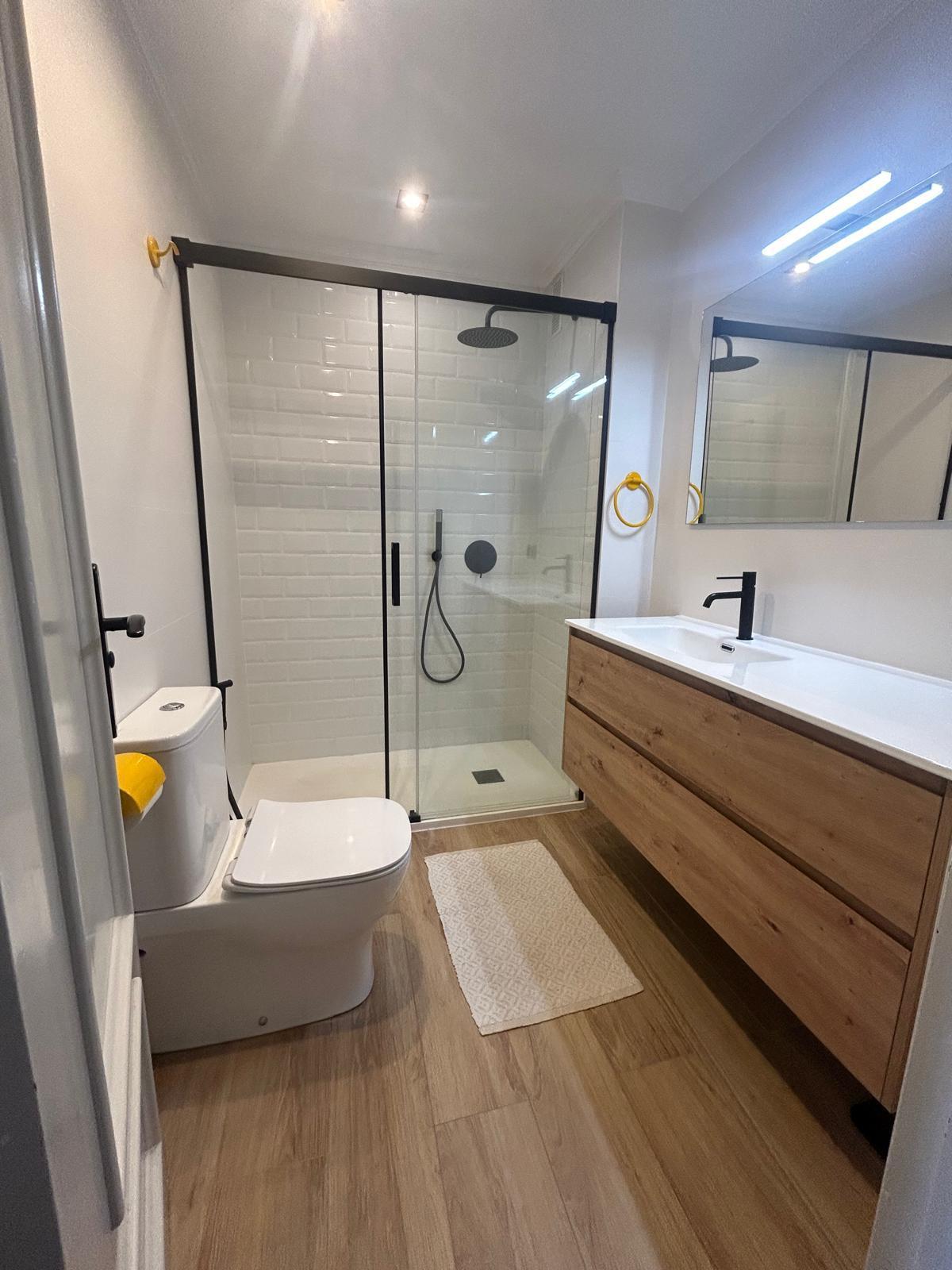Imagen 20 Piso en venta en Vigo / En Castelao a 200 mts de plaza America