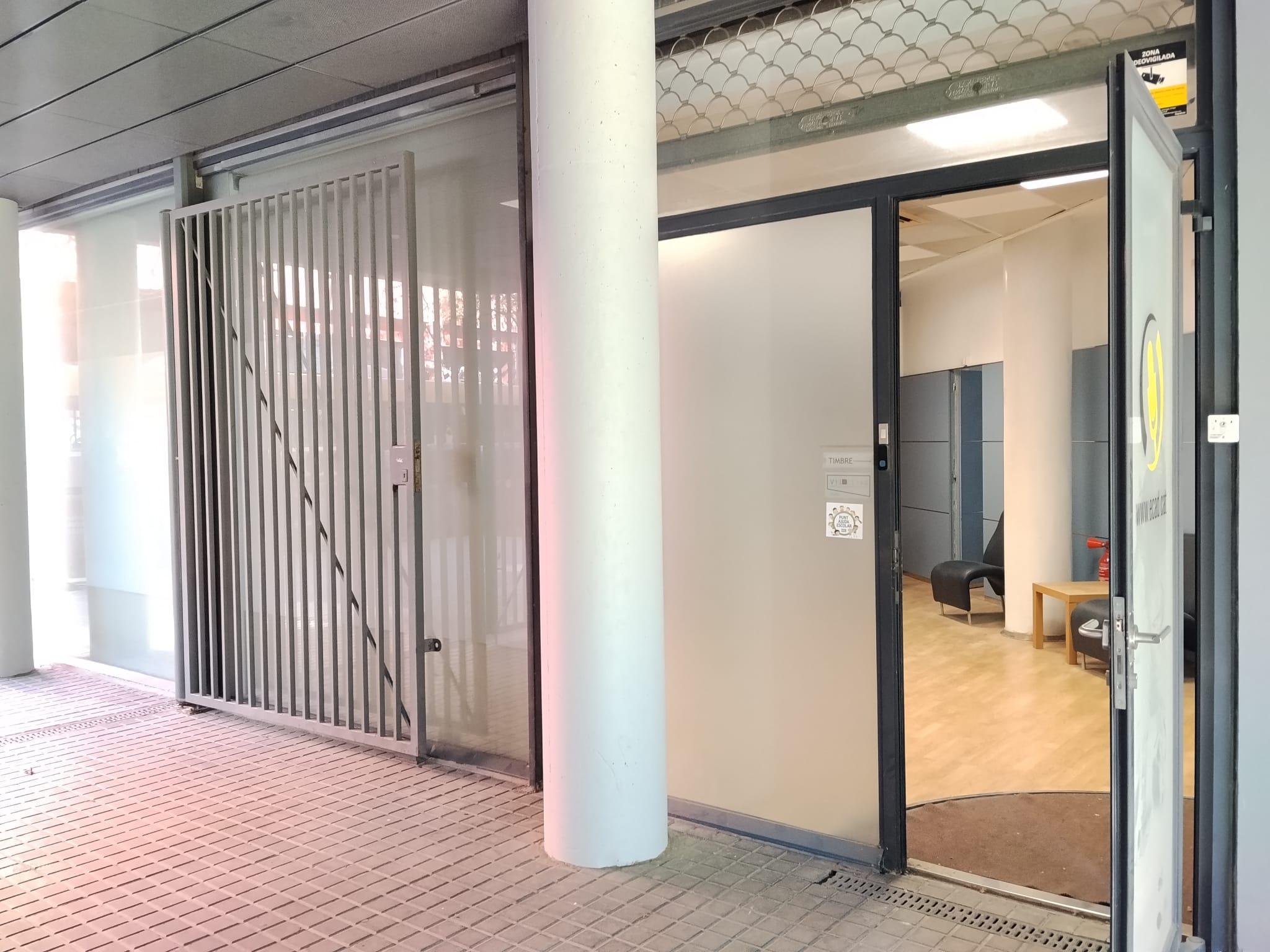 Imagen 2 Local Comercial en venta en Barcelona / La Vila Olímpica del Poblenou - Llull