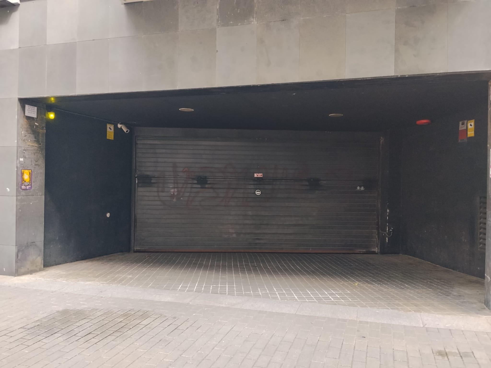 Imagen 1 Parking Coche en venta en Barcelona / Calle Camí Antic de Valencia