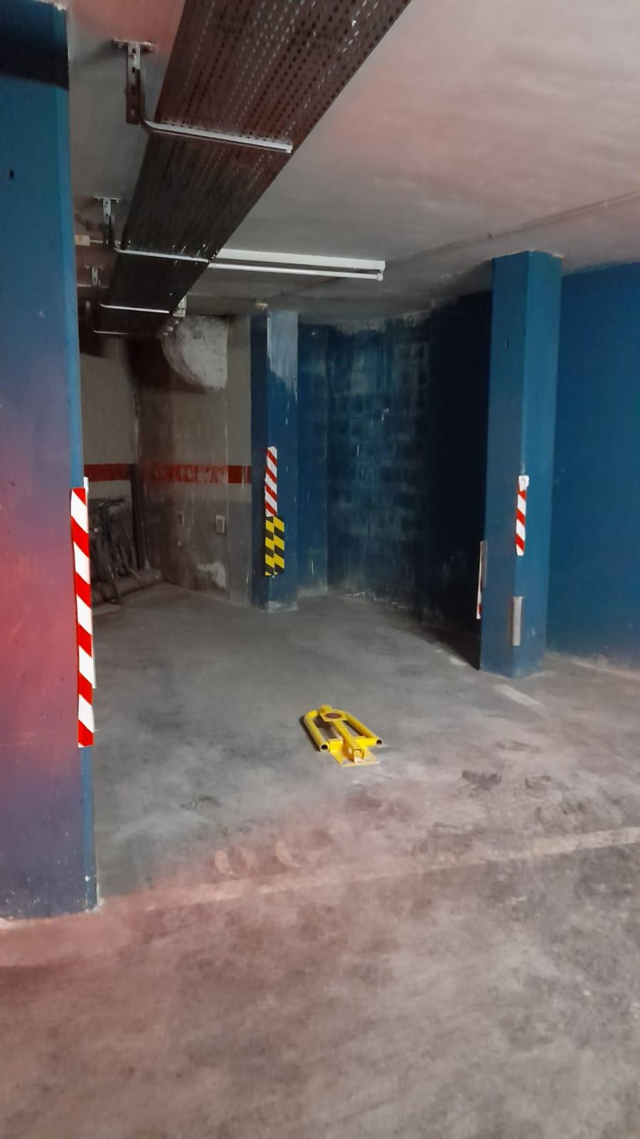 Imagen 4 Parking Coche en venta en Barcelona / Calle Camí Antic de Valencia