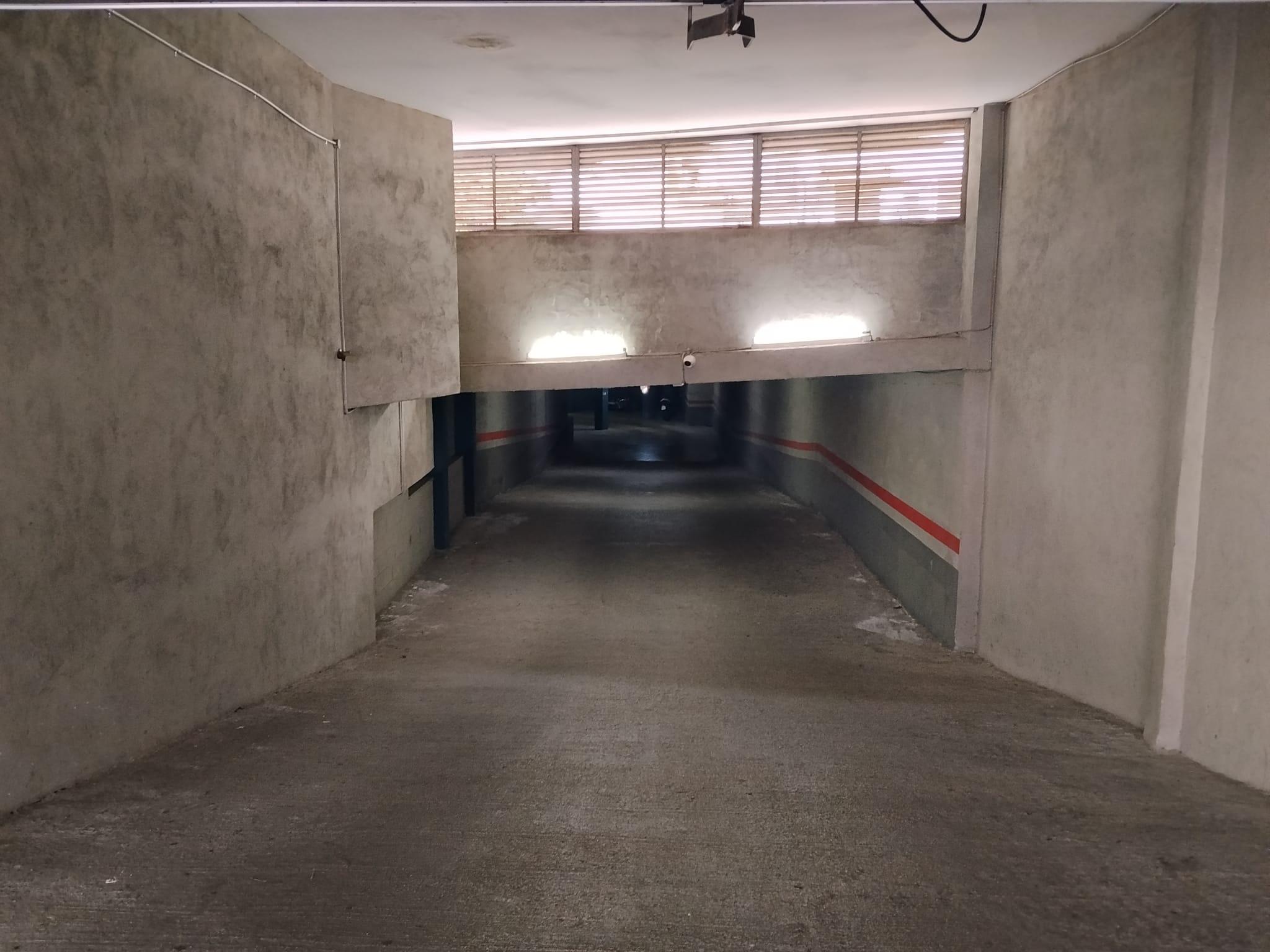 Imagen 3 Parking Coche en venta en Barcelona / Calle Camí Antic de Valencia