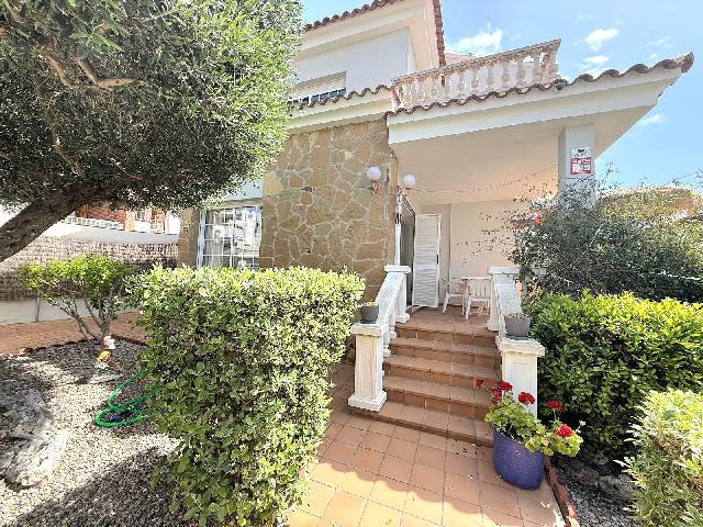 Imagen 2 Inmueble 302664 - Casa Aislada en venta en Calafell / A menos de 600 metros de la Estación de Renfe.