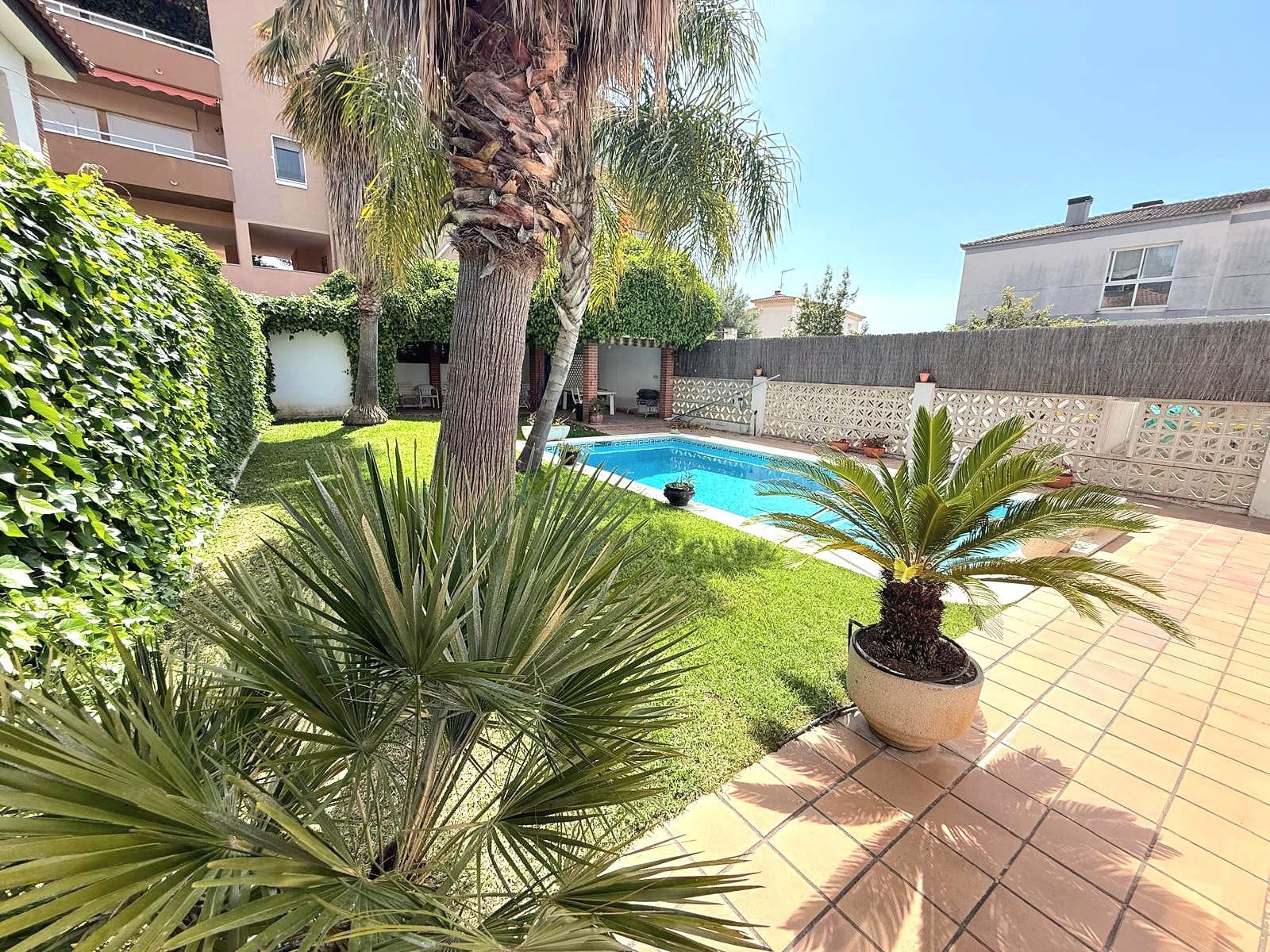Imagen 36 Casa Aislada en venta en Calafell / A menos de 600 metros de la Estación de Renfe.