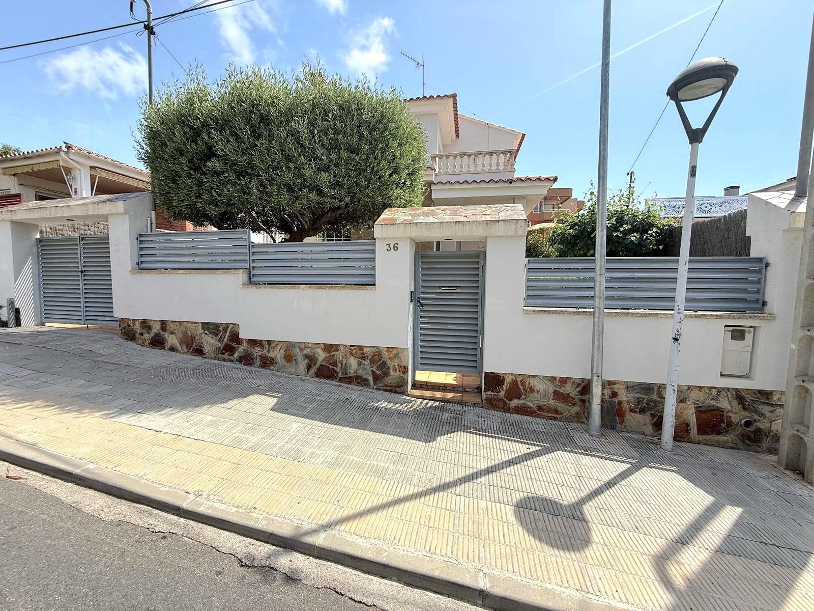 Imagen 39 Casa Aislada en venta en Calafell / A menos de 600 metros de la Estación de Renfe.