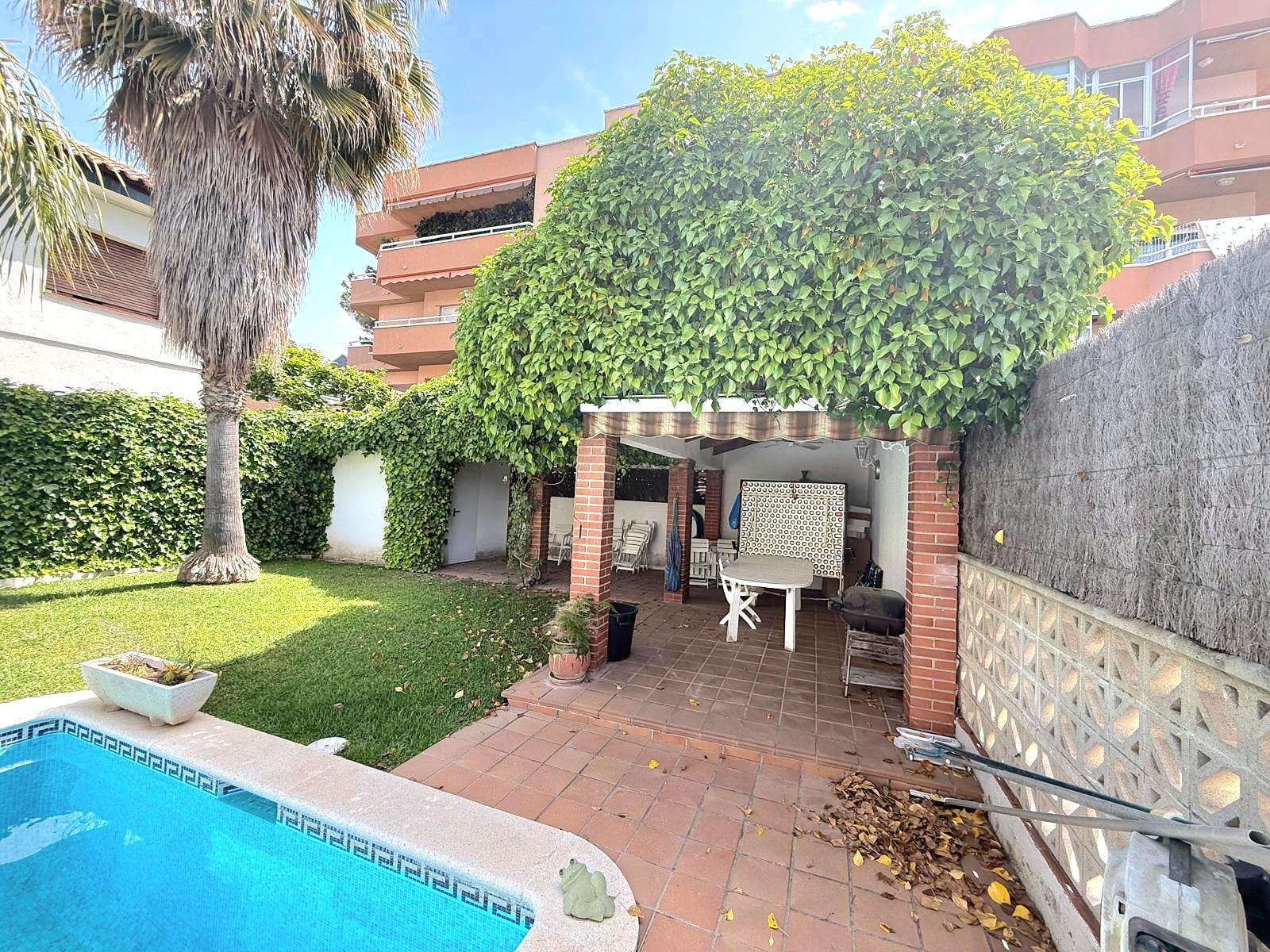 Imagen 33 Casa Aislada en venta en Calafell / A menos de 600 metros de la Estación de Renfe.