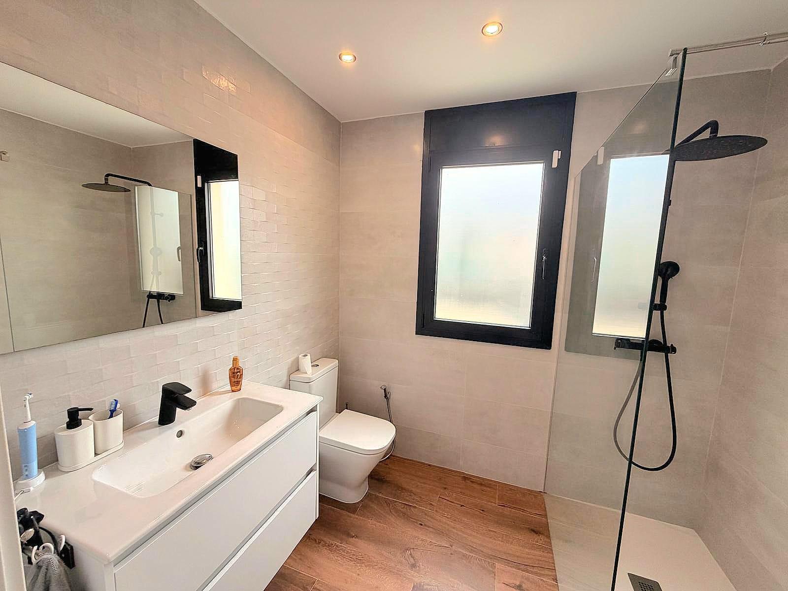 Imagen 33 Casa Aislada en venta en Cunit / A 10 minutos del mar.