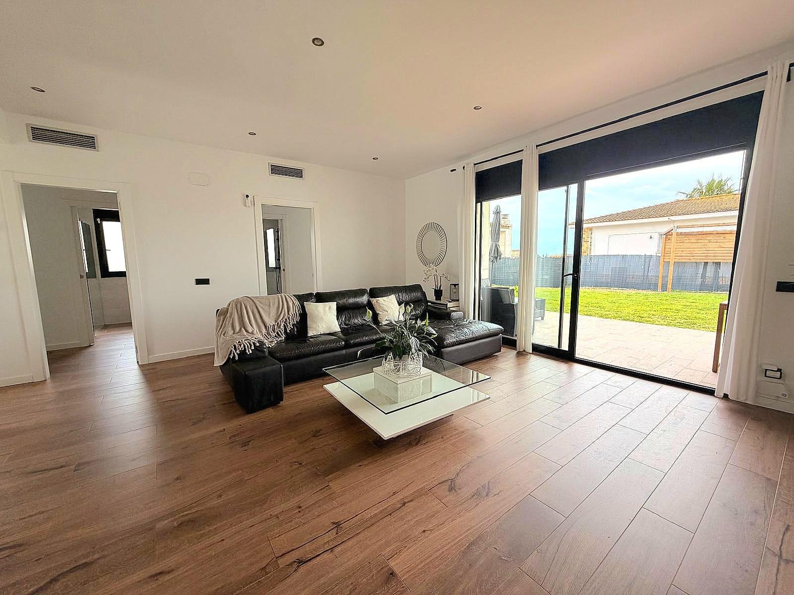 Imagen 10 Casa Aislada en venta en Cunit / A 10 minutos del mar.