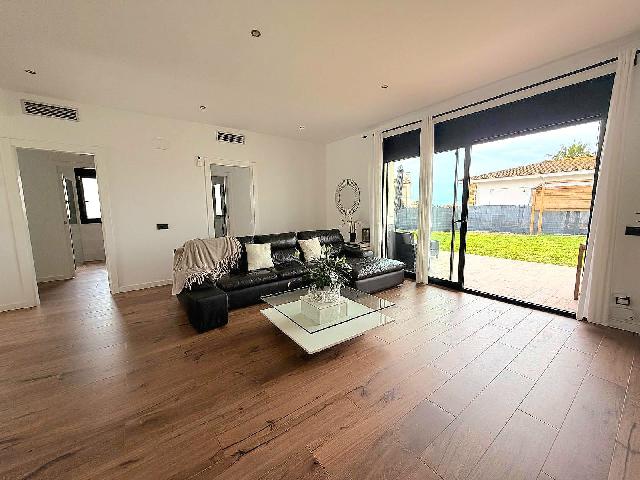 Imagen 10 Inmueble 302900 - Casa Aislada en venta en Cunit / A 10 minutos del mar.