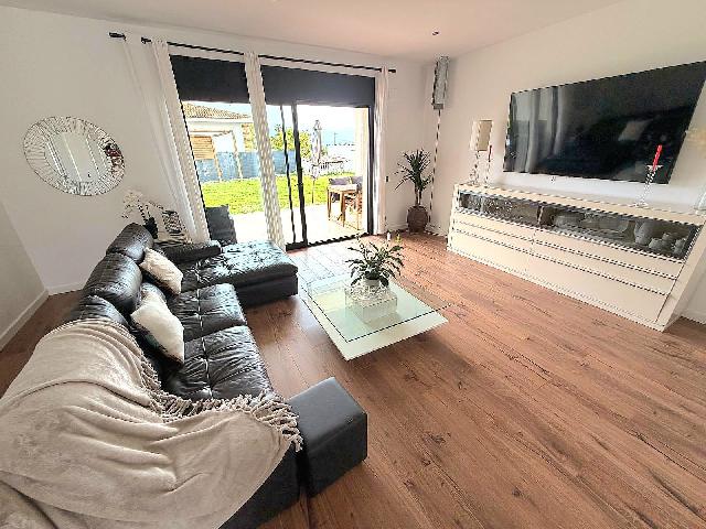 Imagen 8 Inmueble 302900 - Casa Aislada en venta en Cunit / A 10 minutos del mar.