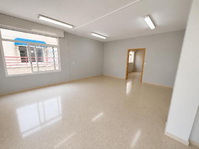 Imagen 3 Inmueble 302944 - Local Comercial en alquiler en Calafell / A dos minutos del centro.