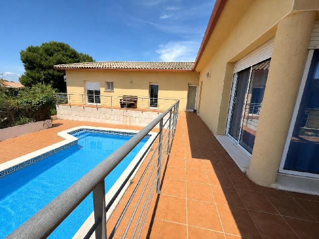 Imagen 1 Inmueble 303203 - Casa Aislada en venta en Calafell / En la Urb. Valldemar